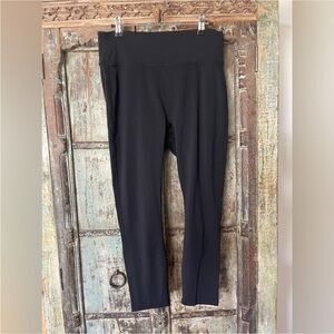 J155 Fabletics Motion365 Crop Mesh Pocket In Black